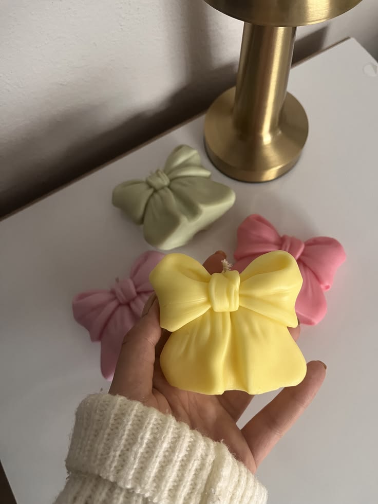 Bow Candle