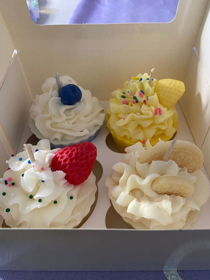 Cup cake candle